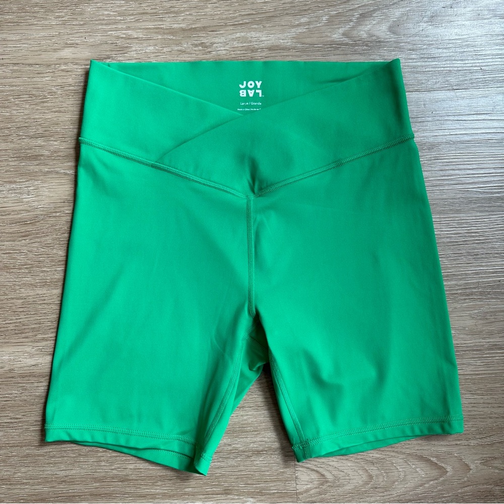 High-Rise Cross Front Bike Shorts 7”